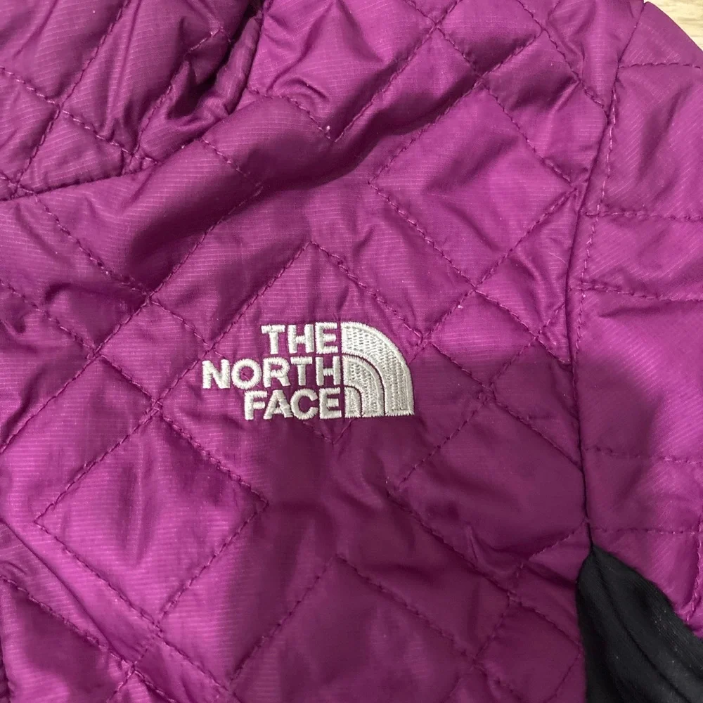 The North Face Magenta and Black Quilted Jacket - Picture 2 of 4